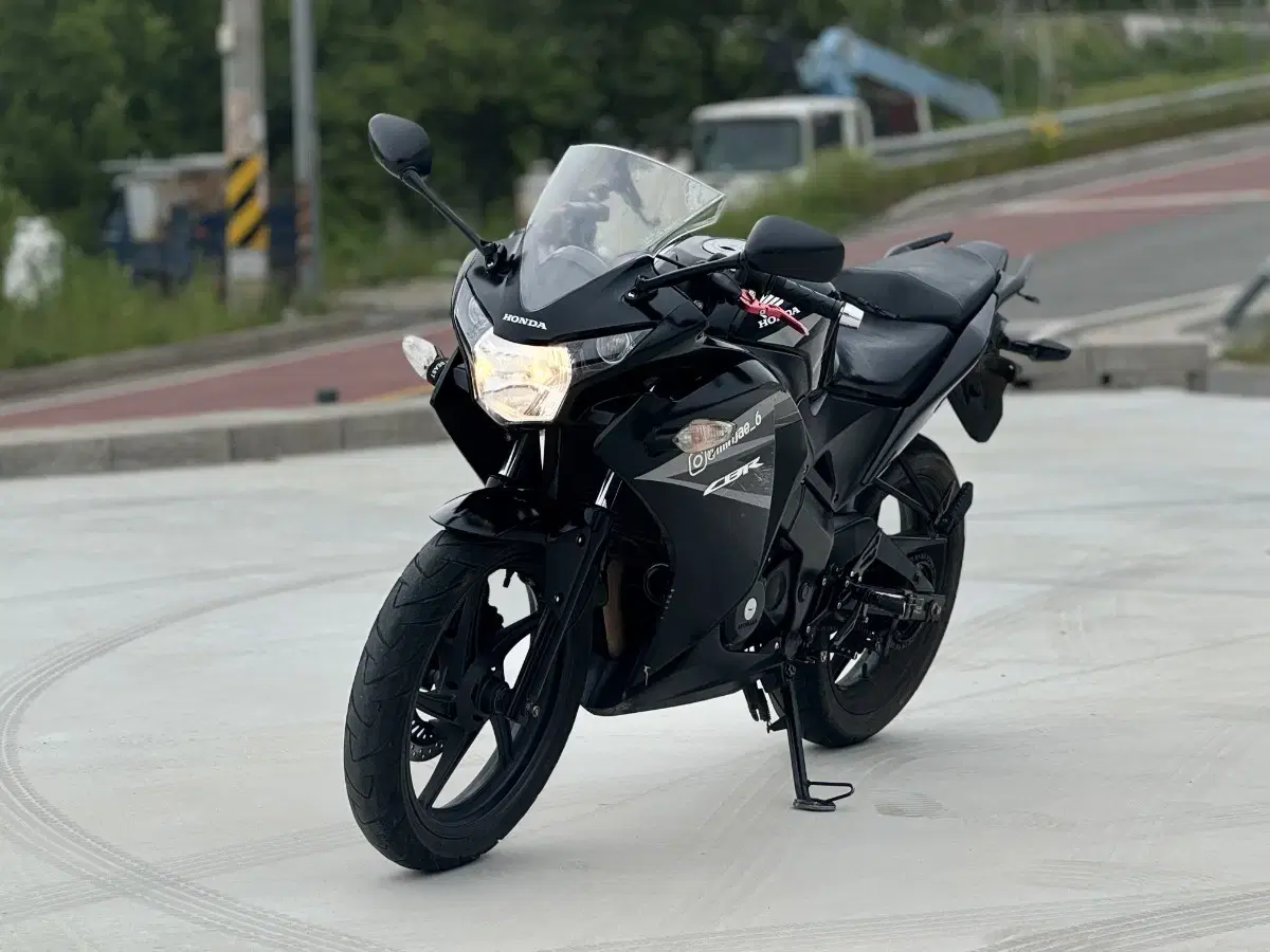 혼다 cbr125cc 14년식 아크라 머플러 판매합니다